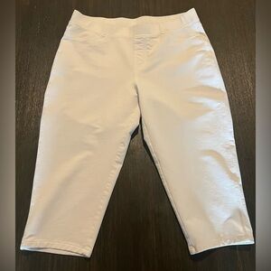 White stretch women’s cotton blend capris by Baccini size XL